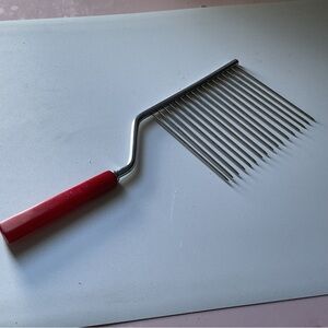 Vintage cake breaker- Bakelite handle- angel food cake- sponge cake- preloved